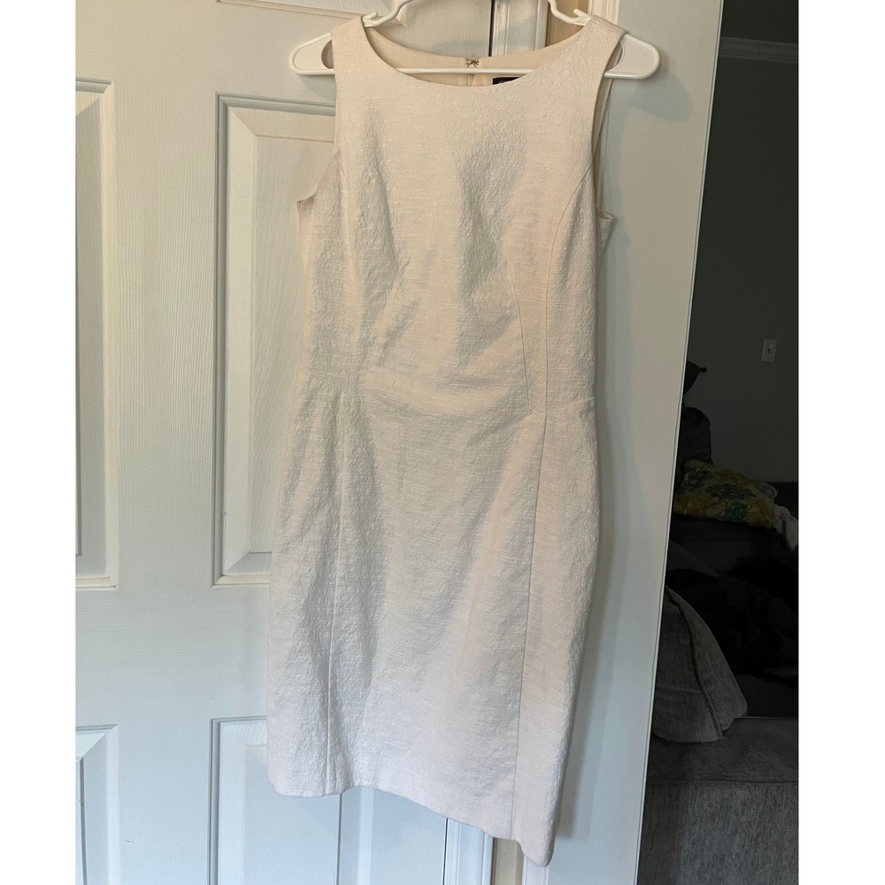 Ann Taylor Cream Textured Sleeveless Sheath Dress Size 4 Scoop Neck Graduation